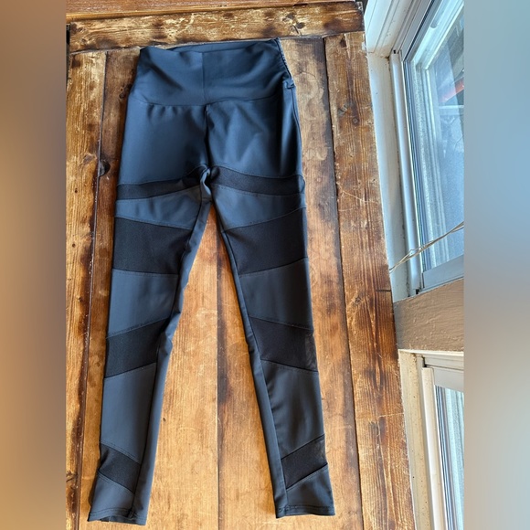 Onzie Women's Black Mesh Bandage Paneled Yoga Pants - Picture 3 of 12